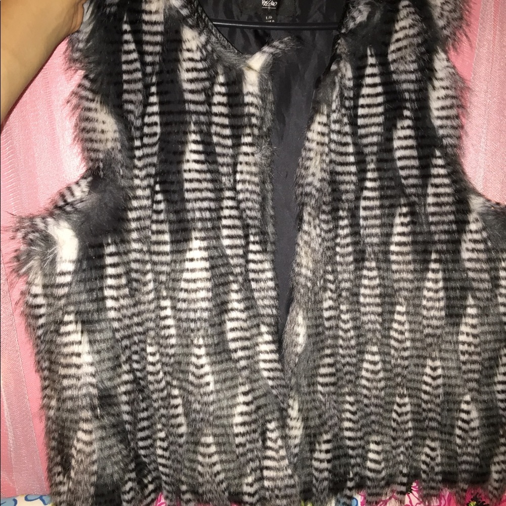 Fur vest - Picture 4 of 4